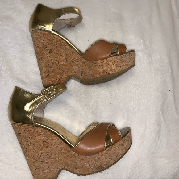 Jimmy Choo Wedge Size 39 1/2 Neutral Patent Leather Cork Platform Open Toe Wedge - Picture 7 of 14